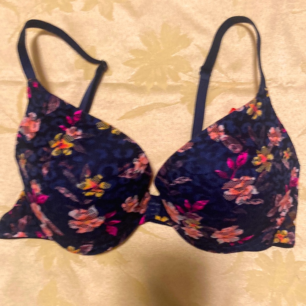 Pink by Victorias Secret EUC navy and floral Wear Everywhere Push up. Size 36B